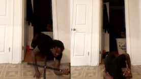 ‘Couldn’t even get ONE rep in’ – Man hilariously falls to the floor while doing pull-ups