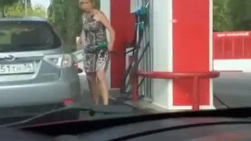 These girls are the dumbest ever – Fail at the gas station