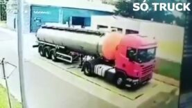 A truck compresses in an incredible and very strange way