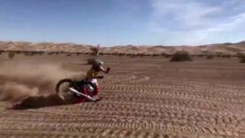 Ce motard se prend la gamelle de sa vie en motocross… Douloureux